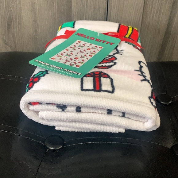New Hello Kitty Christmas Santa Dress Set Of 2 Hand Towels Towel With Tag - Picture 8 of 9